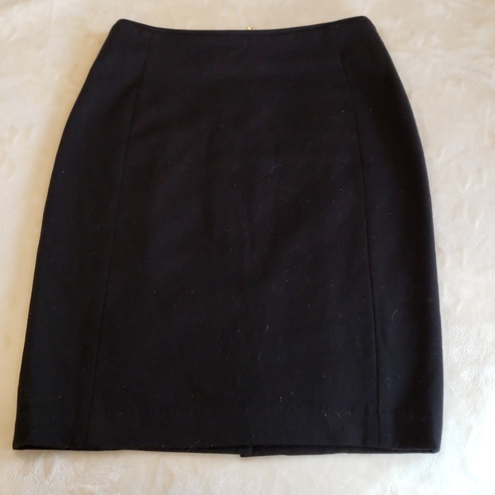 Cute black mid length skirt